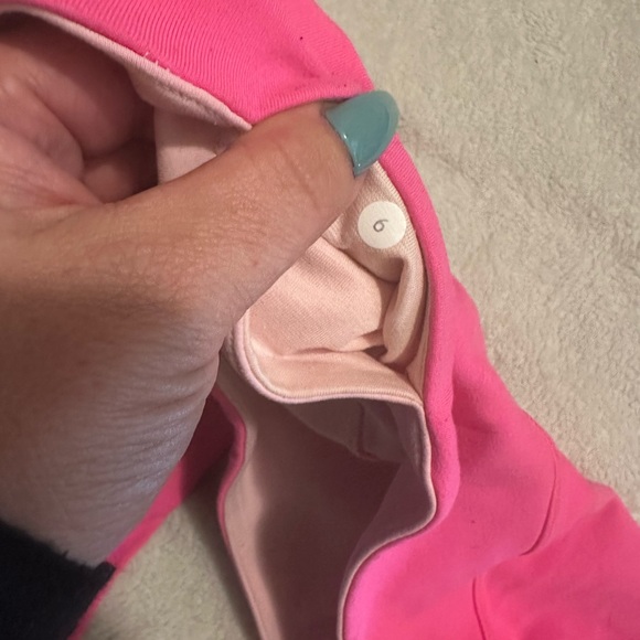 Hot pink reversible Lululemon leggings. Low rise size 6 - Picture 2 of 2